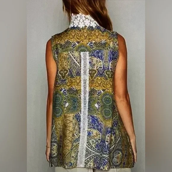 POL Sleeveless Paisley Tunic with White Lace Bib - Picture 4 of 5